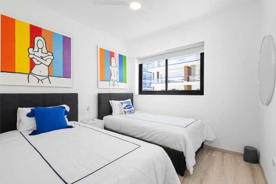 Bed, Photo of the whole room, Decorative detail, Bedroom