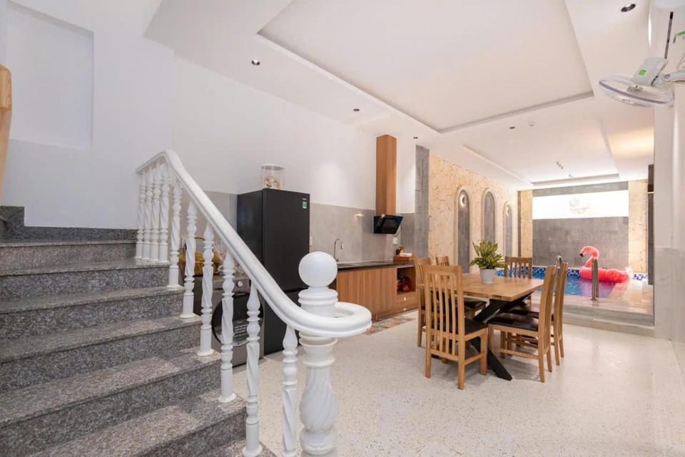 Kitchen or kitchenette, Living room, Seating area, Dining area, fireplace