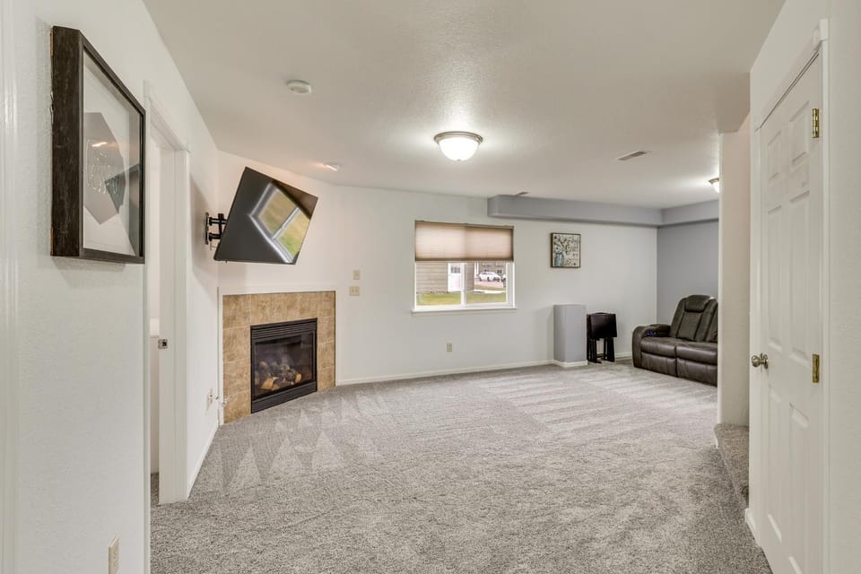 4 Mi to Ellsworth AFB! Suburban Home for Families House in Rapid City