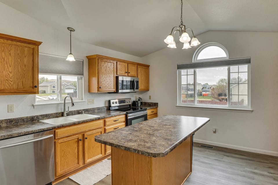 4 Mi to Ellsworth AFB! Suburban Home for Families House in Rapid City