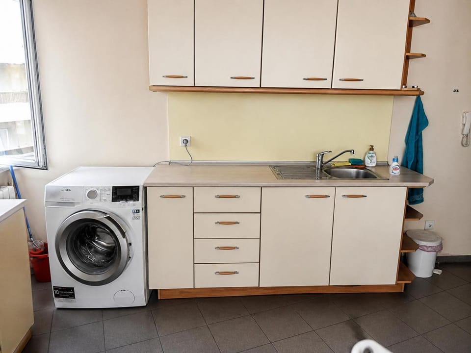 Communal kitchen, washing machine