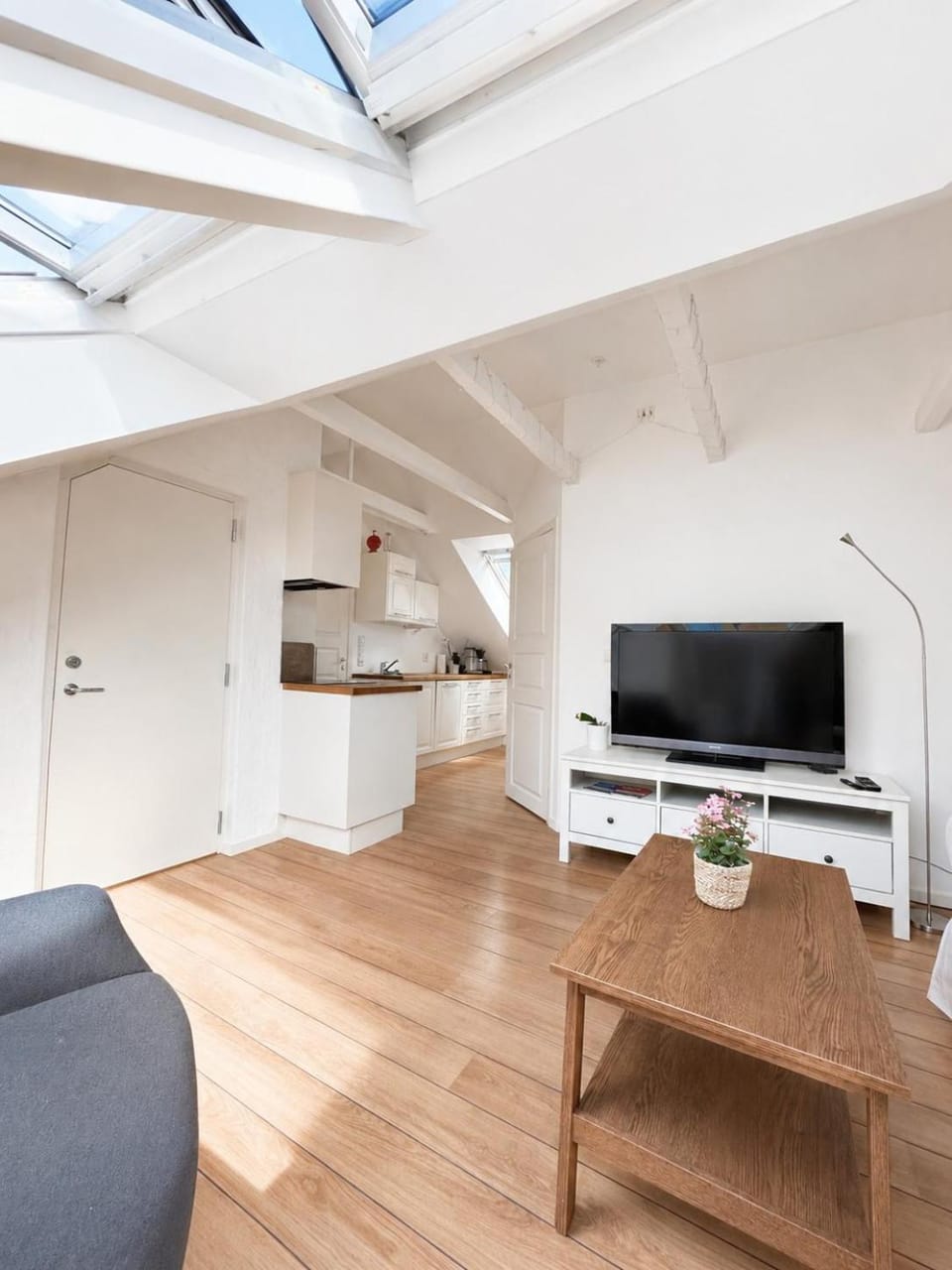 TV and multimedia, Kitchen or kitchenette, Living room