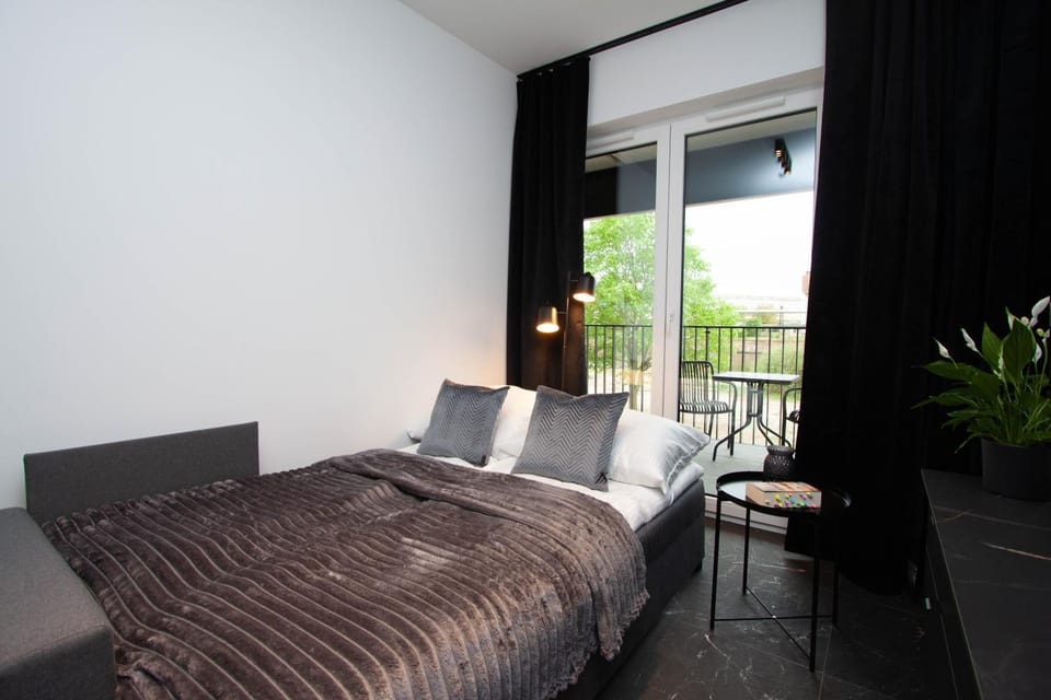 Communal lounge/ TV room, Balcony/Terrace, Living room
