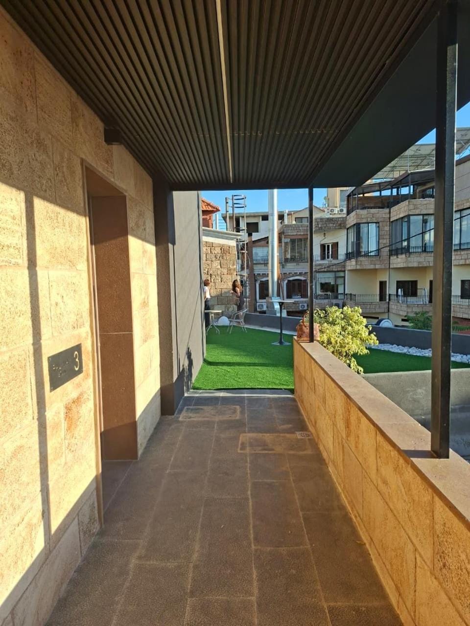 Facade/entrance