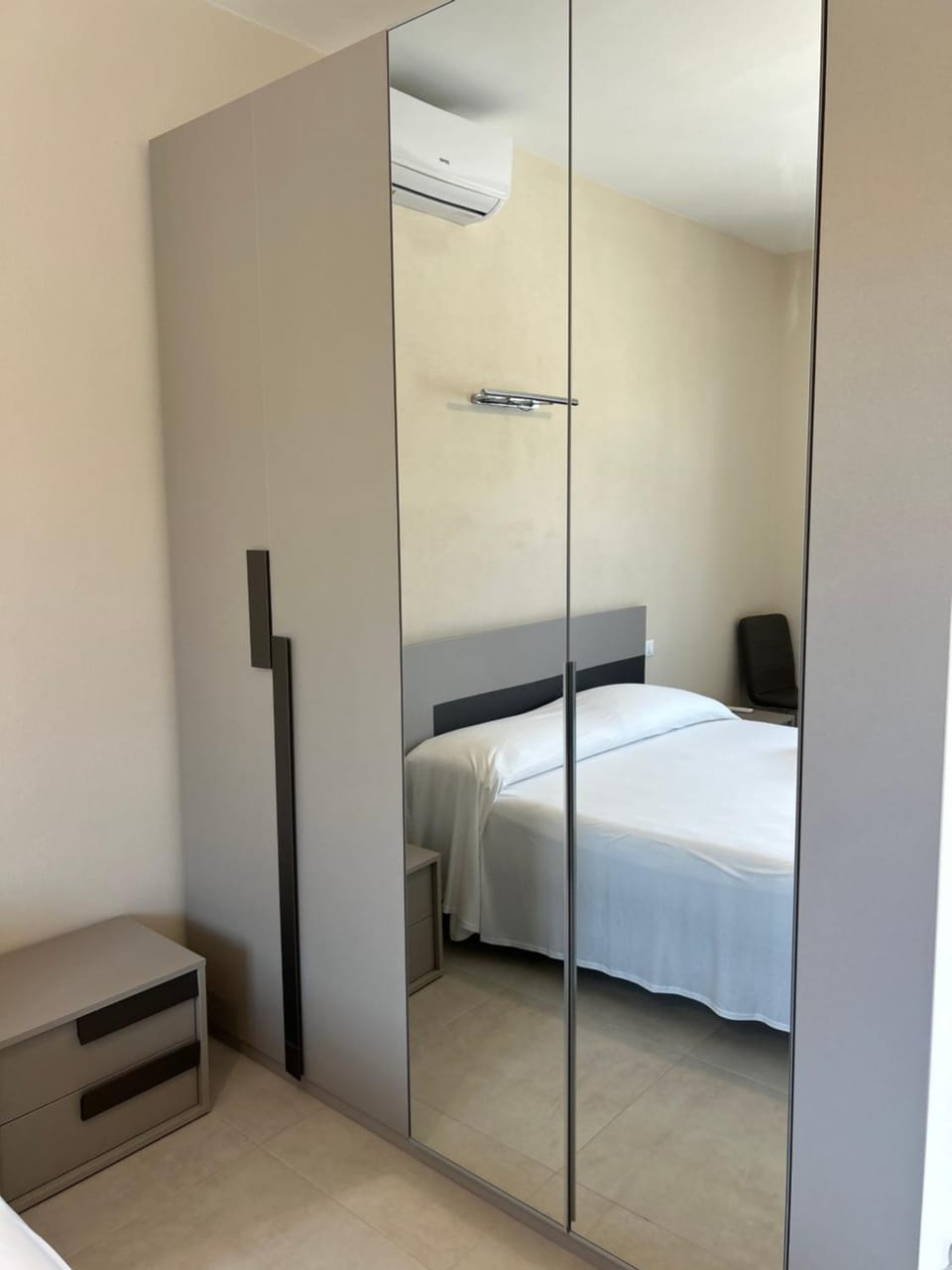 Bed, Photo of the whole room, Bedroom, wardrobe, air conditioner