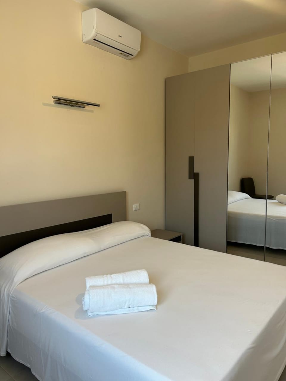 Bed, Photo of the whole room, Bedroom, towels, air conditioner