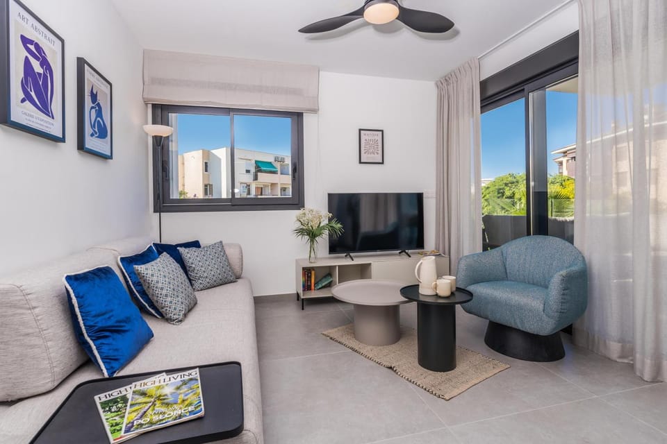 Communal lounge/ TV room, TV and multimedia, Living room, Other, Dining area