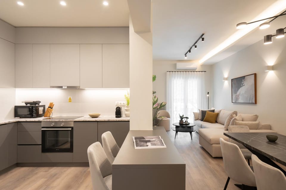 TV and multimedia, Coffee/tea facilities, Kitchen or kitchenette, Living room, Seating area, Dining area, microwave