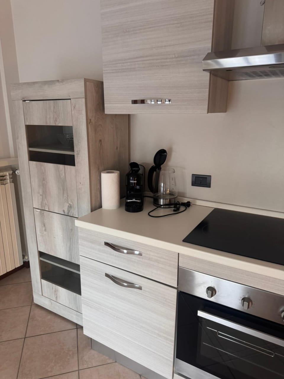 Coffee/tea facilities, Kitchen or kitchenette, dishwasher, oven, stove, toaster