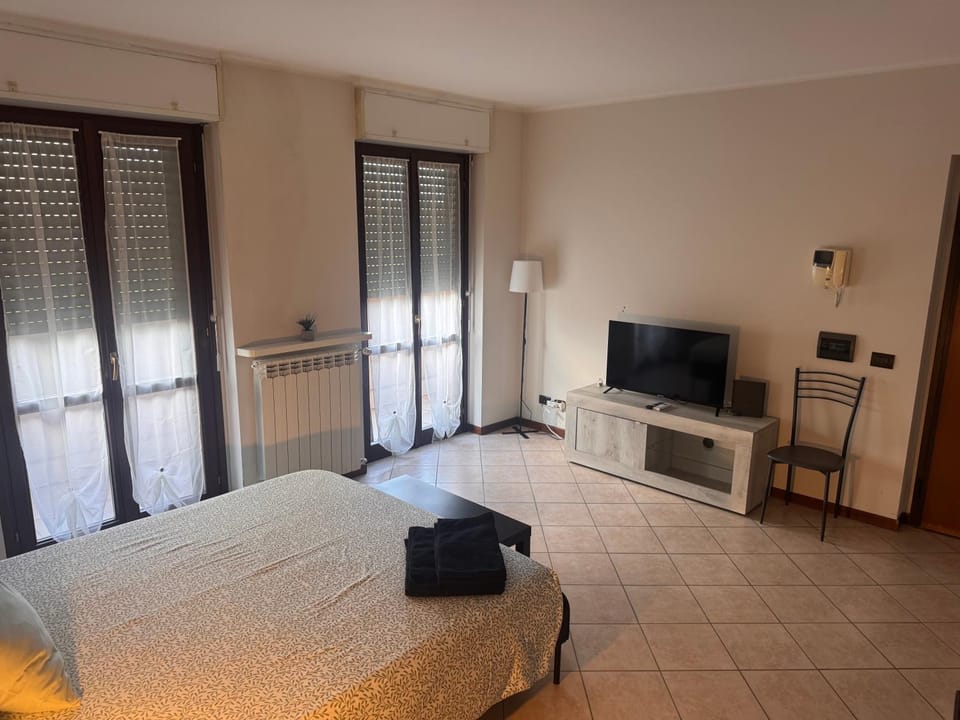 Photo of the whole room, Bedroom, towels