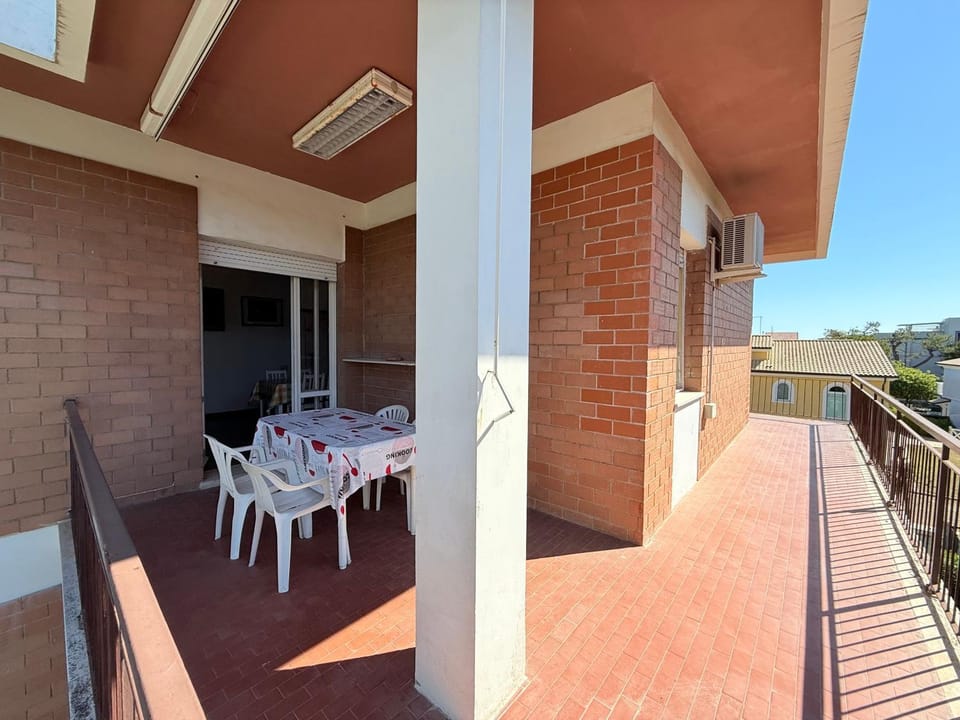 M464 - Marcelli, trilocale con terrazzo a 150m dal mare Apartment in Marcelli