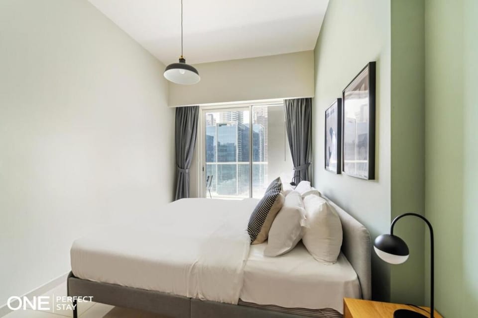 Business Bay City Skyline Views Apartment in Dubai