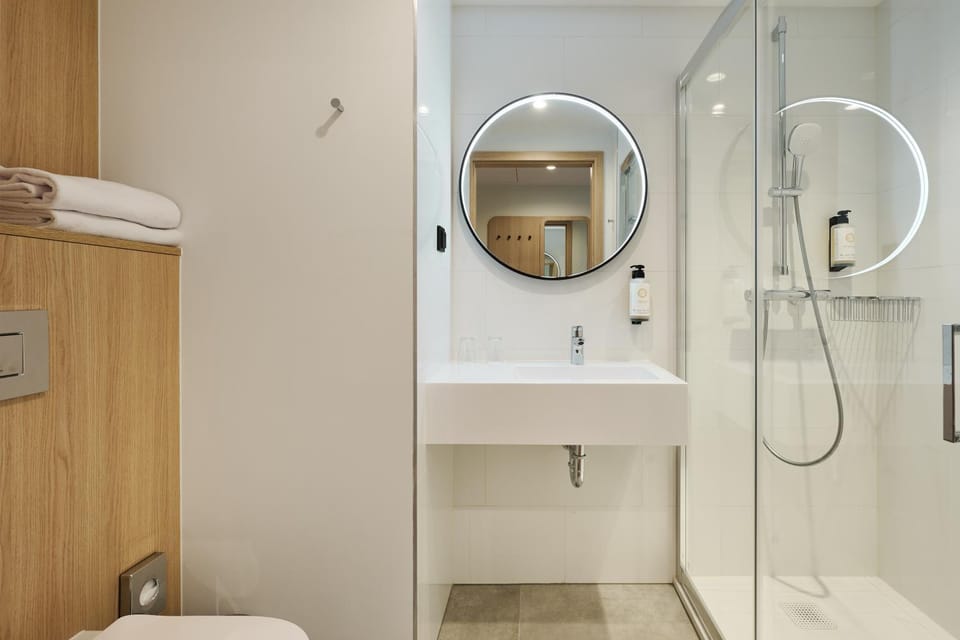 Shower, Bathroom, towels