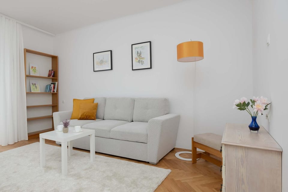 Seating area, Bedroom