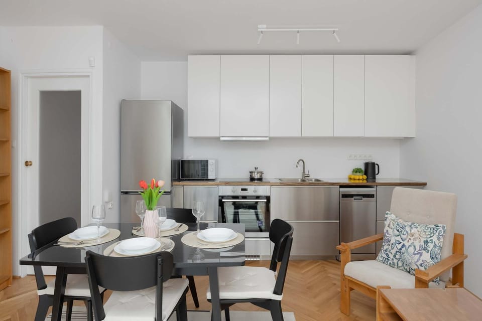Coffee/tea facilities, Kitchen or kitchenette, Living room, Seating area, Dining area, oven, pet friendly, stove