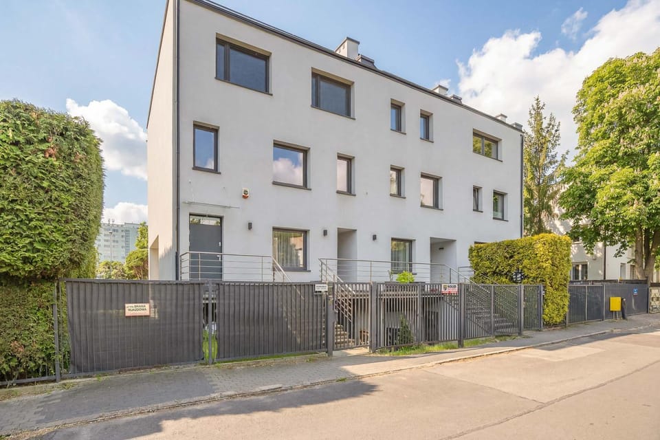 Property building, Neighbourhood