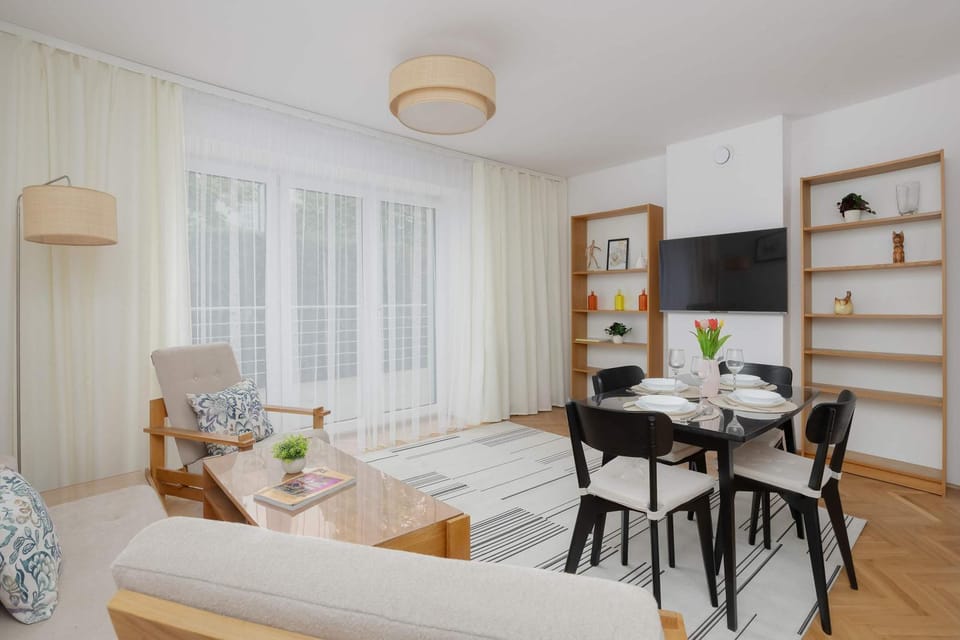 TV and multimedia, Living room, Seating area, Dining area, Evening entertainment