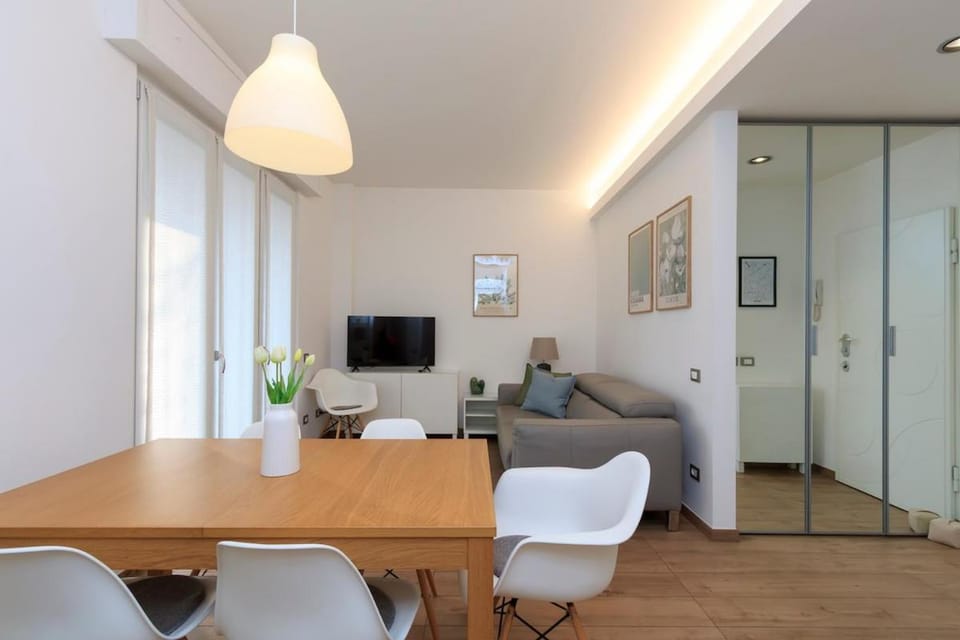 Xenia Milano - 2 room apt in Viale Romagna 22 Apartment in Milan