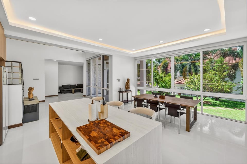 Kitchen or kitchenette, Communal kitchen, kitchen