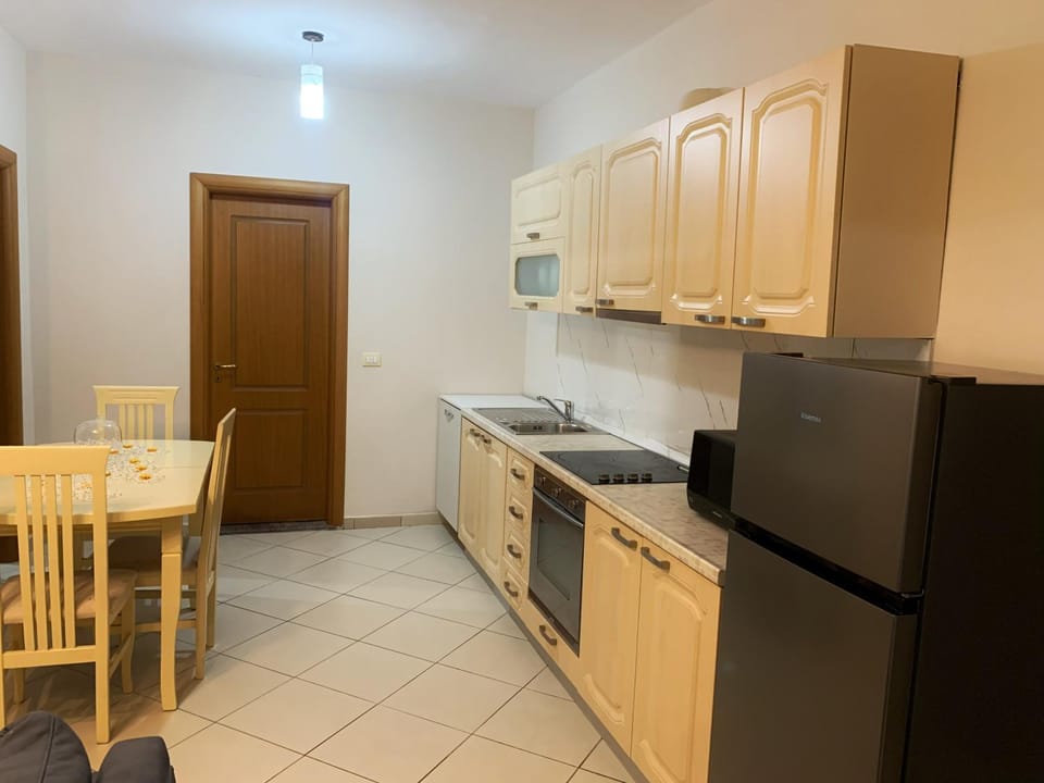 Kitchen or kitchenette, Dining area, dishwasher