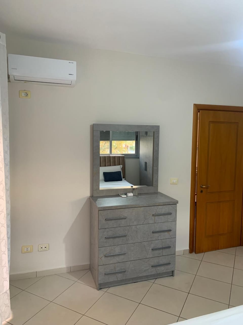 Bedroom, air conditioner