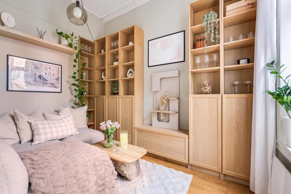 Bed, Living room