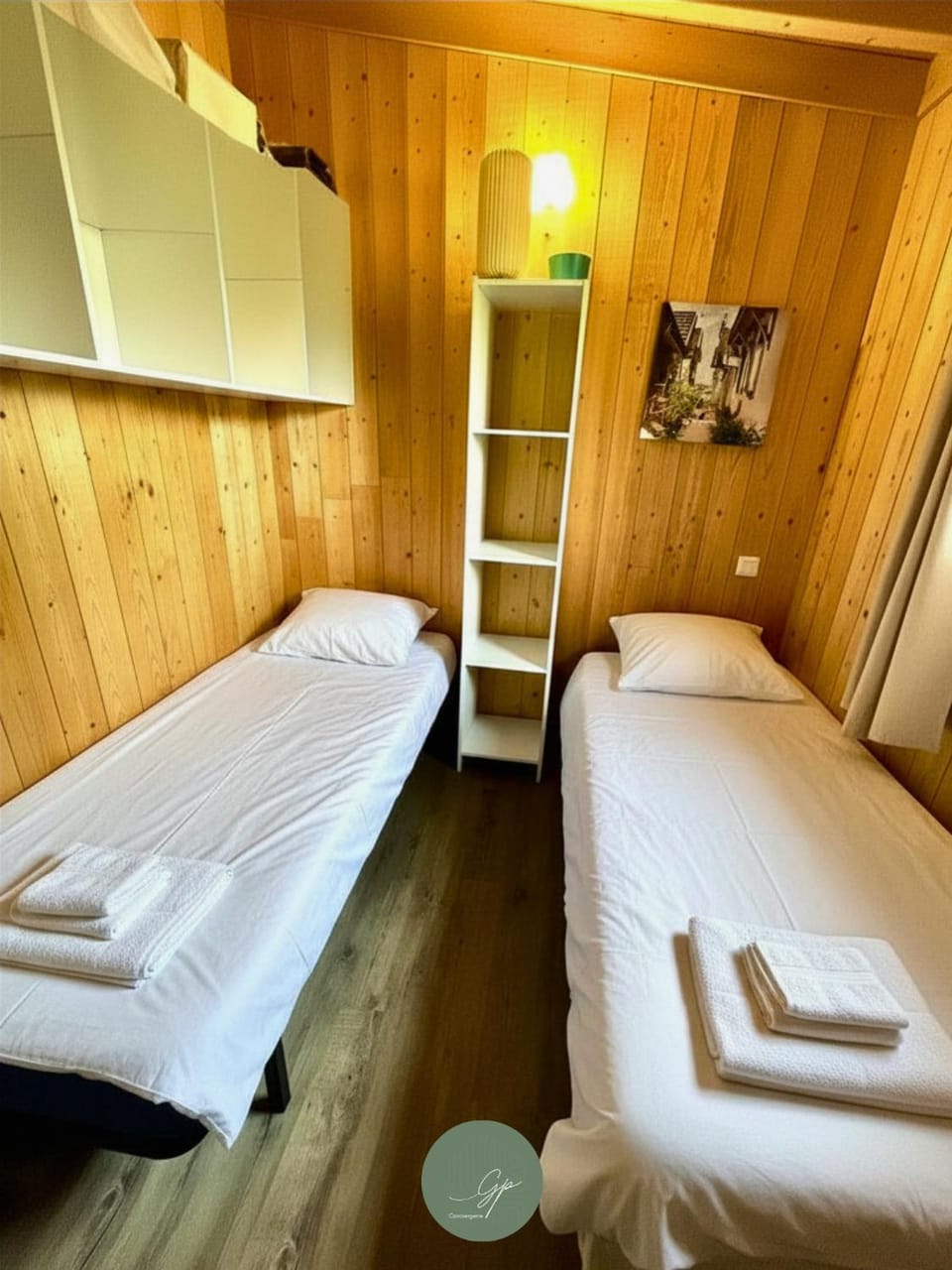 CHALET SUR PILOTIS - 4 personnes - CLIMATISÉ- PISCINE- PROCHE PLAGE Chalet in Arès
