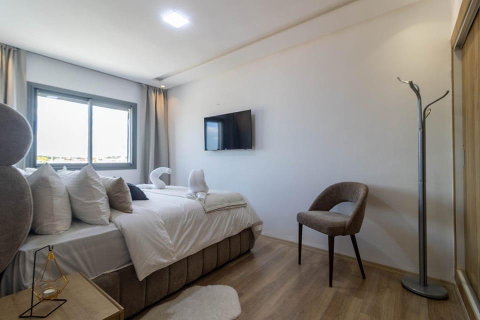 Photo of the whole room, Bedroom, towels