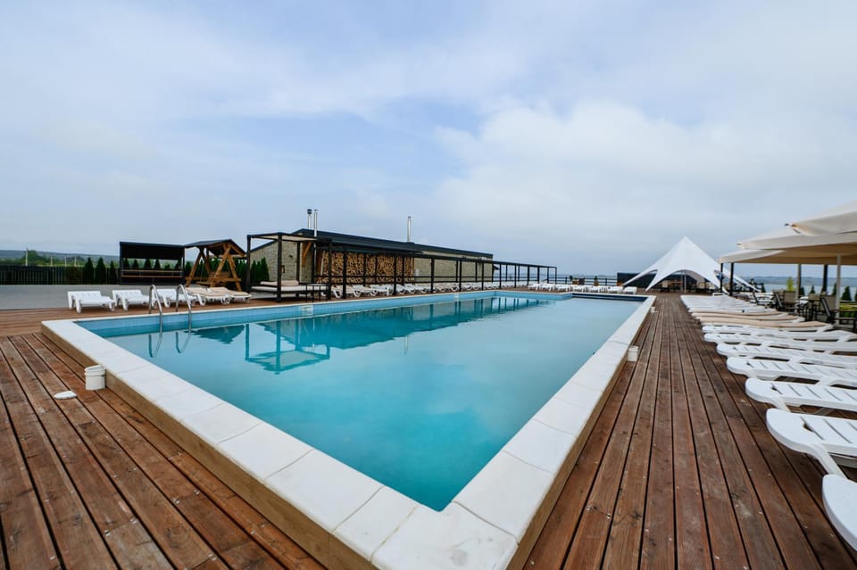 Restaurant/places to eat, Activities, Nightclub / DJ, Sauna, Lounge or bar, Seating area, Area and facilities, Swimming pool, Parking, internet, sunbed