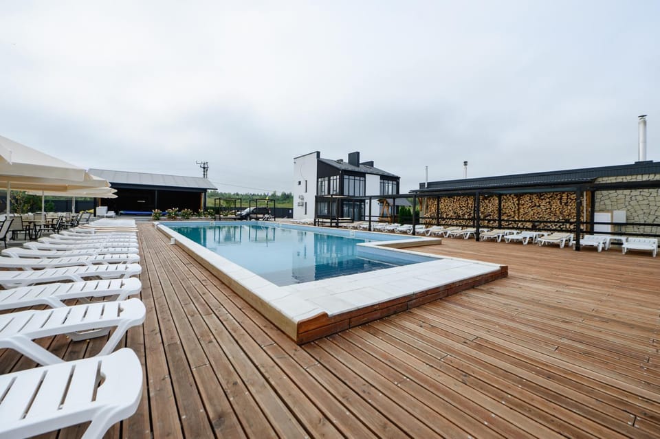 Restaurant/places to eat, Activities, Nightclub / DJ, Sauna, Lounge or bar, Seating area, Area and facilities, Swimming pool, Parking, internet, sunbed