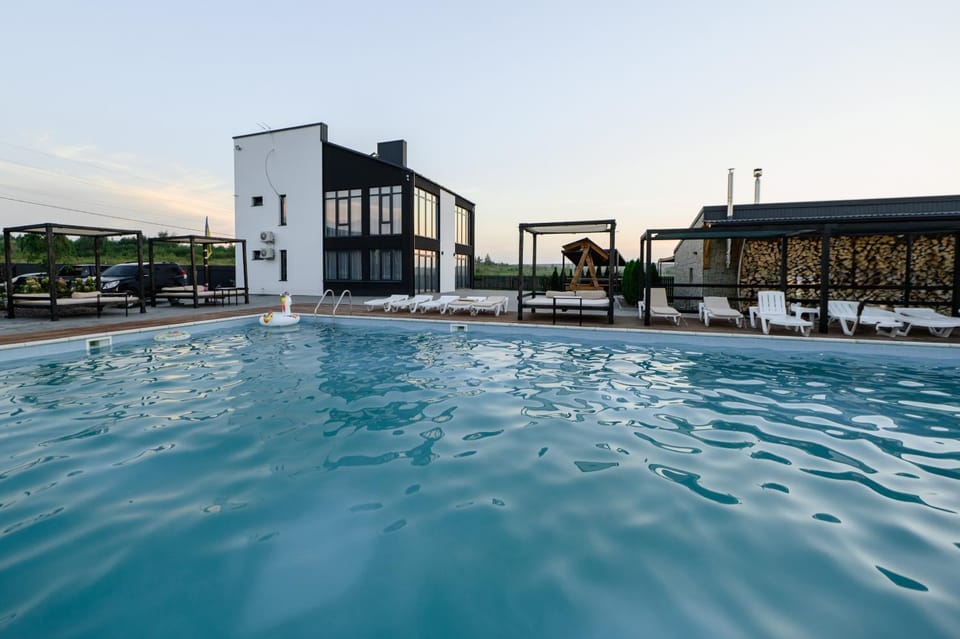 Restaurant/places to eat, Activities, Nightclub / DJ, Sauna, Lounge or bar, Seating area, Area and facilities, Swimming pool, Parking, internet, sunbed