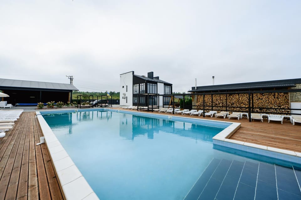 Restaurant/places to eat, Activities, Nightclub / DJ, Sauna, Lounge or bar, Seating area, Area and facilities, Swimming pool, Parking, internet, sunbed