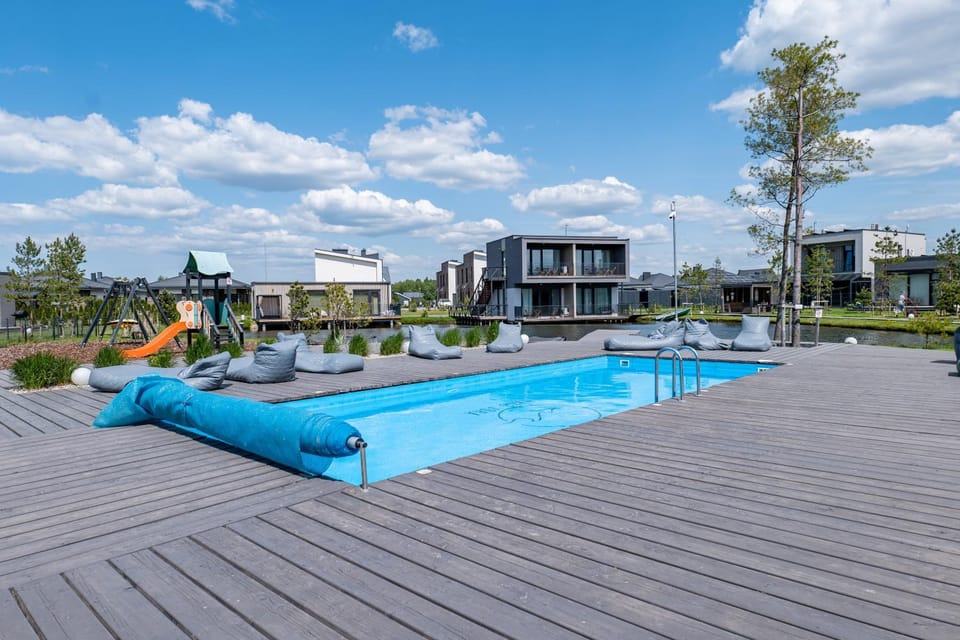 Swimming pool, Swimming pool