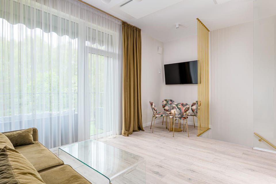 TV and multimedia, Living room, Dining area