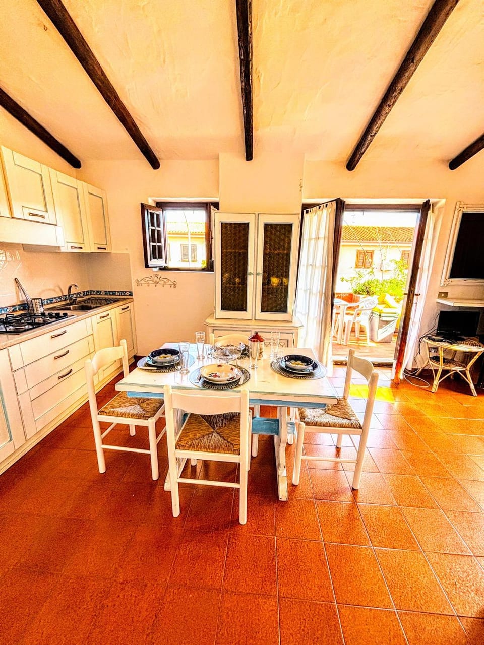 Property building, Kitchen or kitchenette, Living room