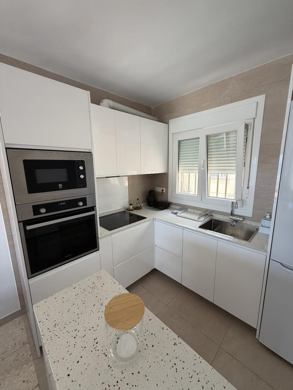 Kitchen or kitchenette, oven, pet friendly, stove