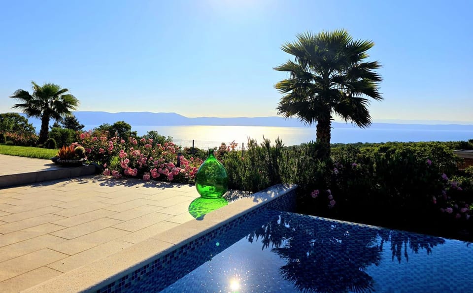 Day, Natural landscape, Garden, Garden, Garden view, Pool view, Sea view, Swimming pool