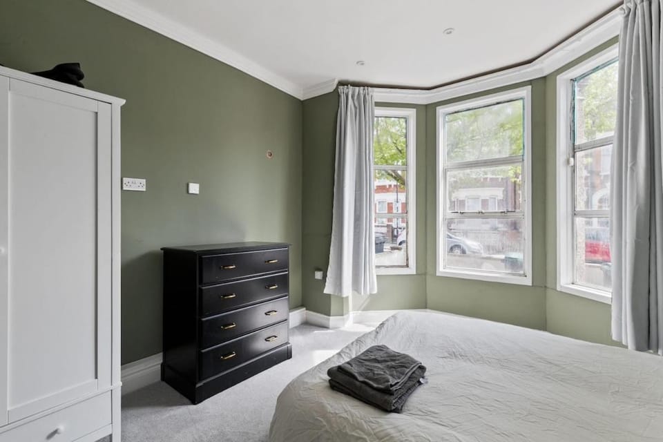 Homely 3 bed flat in Tottenham Apartment in London