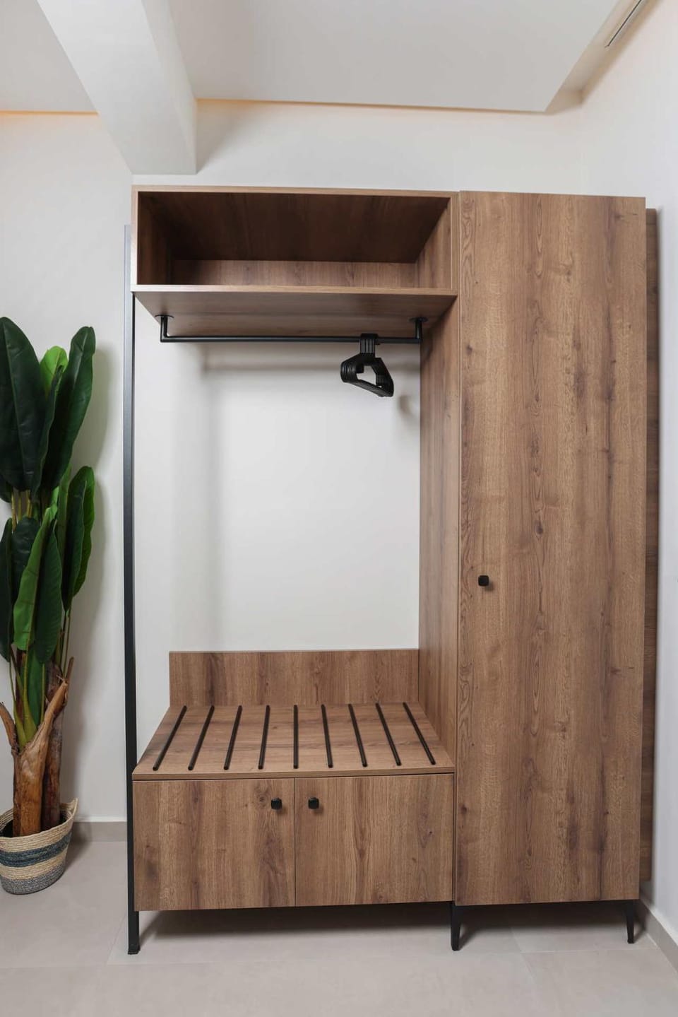 Photo of the whole room, wardrobe