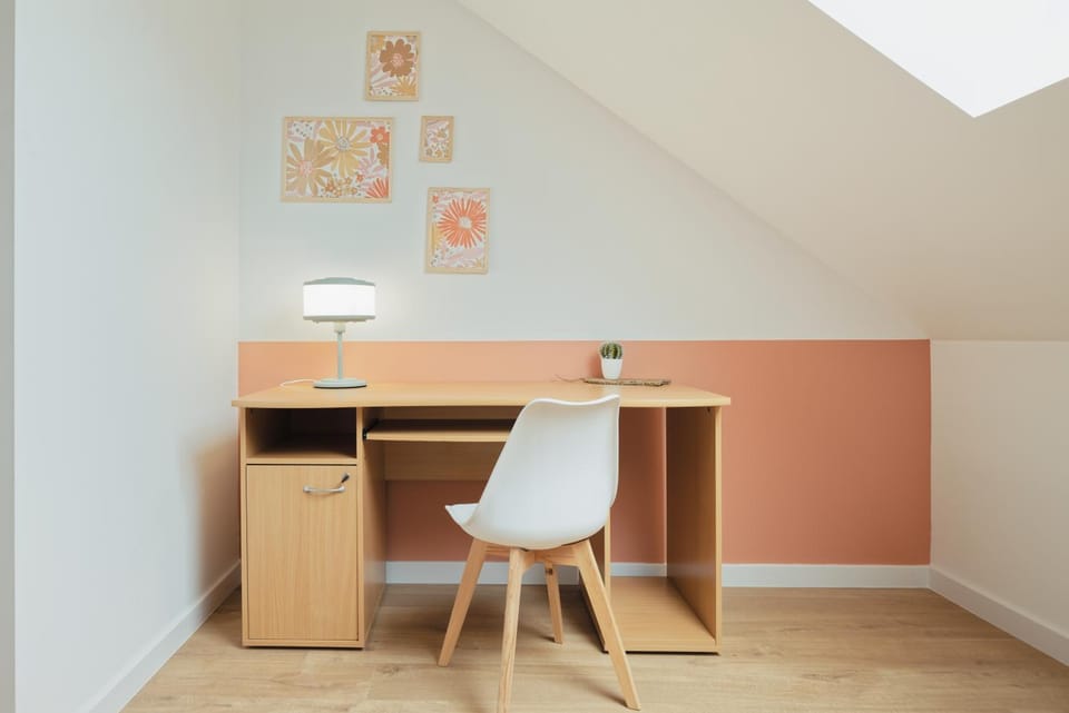 Seating area, Bedroom