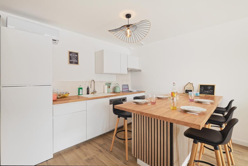 Dining area, kitchen