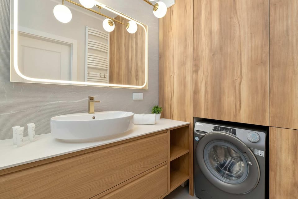 Bathroom, towels, washing machine