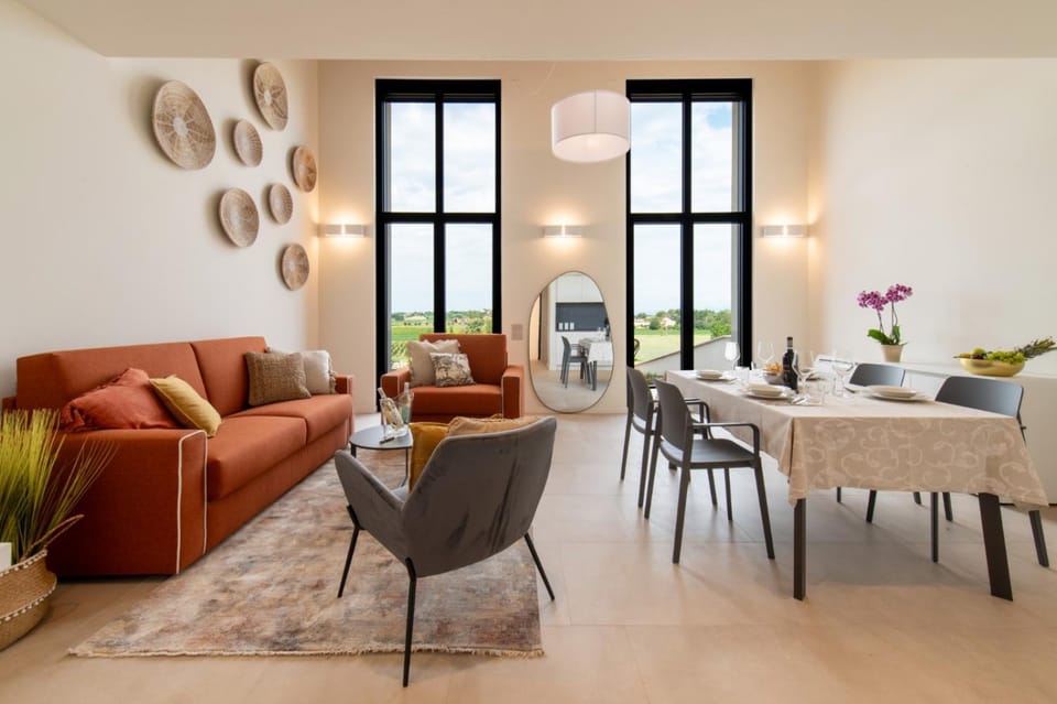 Living room, Seating area, Dining area