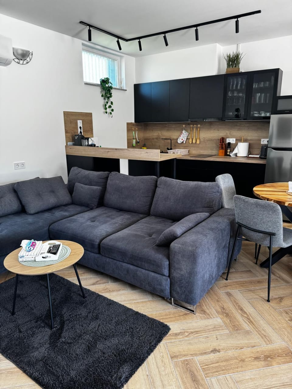 Kitchen or kitchenette, Living room