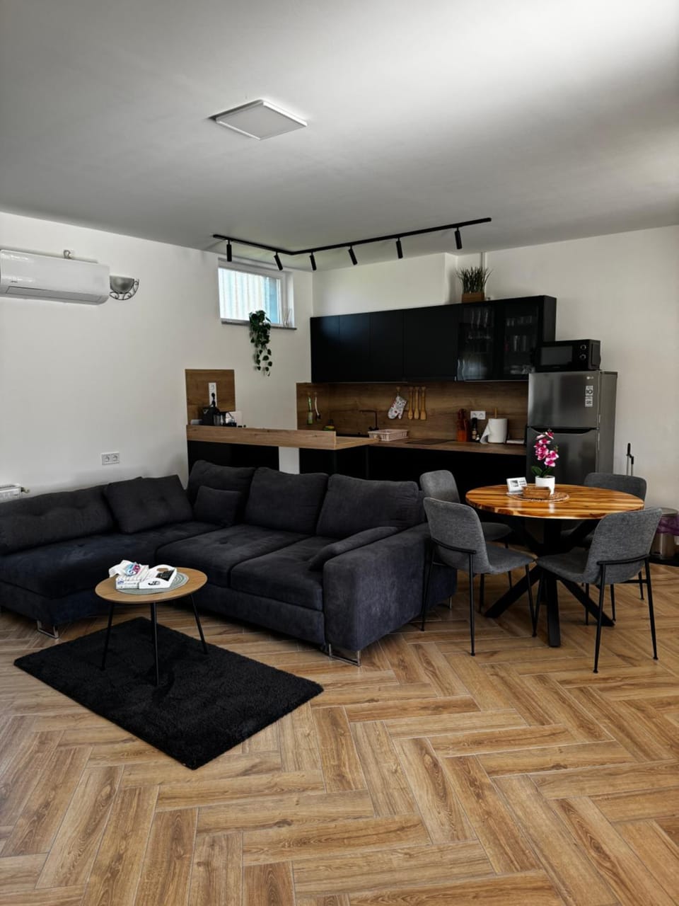 Kitchen or kitchenette, Living room