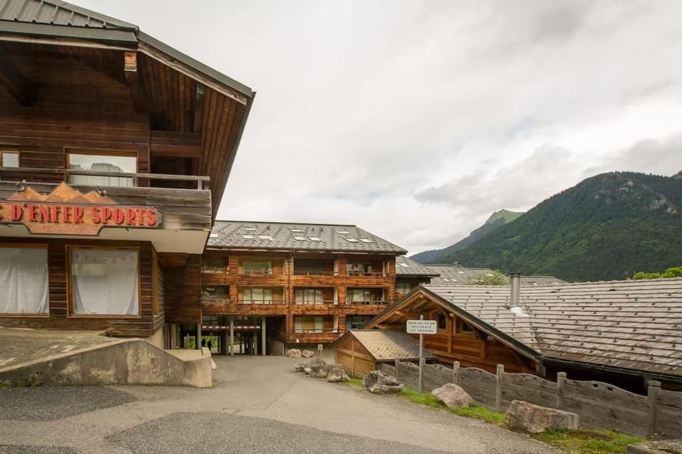 Property building, Nearby landmark, Natural landscape, Mountain view