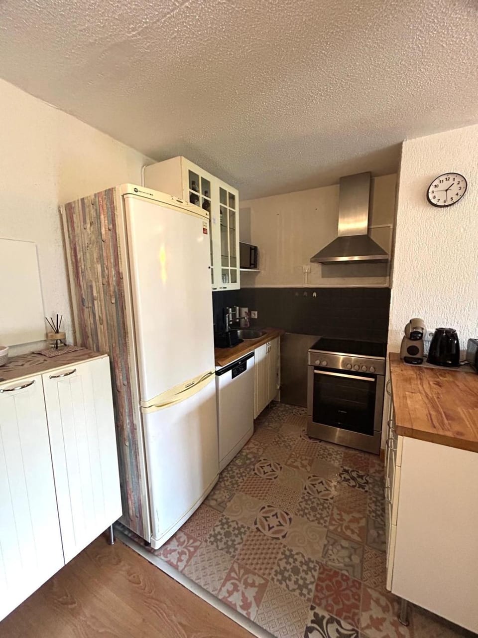Kitchen or kitchenette, dishwasher, oven, pet friendly, stove