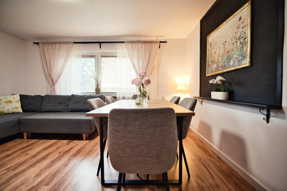 Living room, Seating area, Dining area