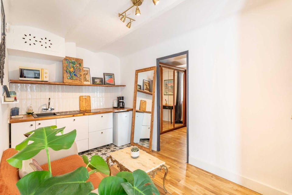 Kitchen or kitchenette