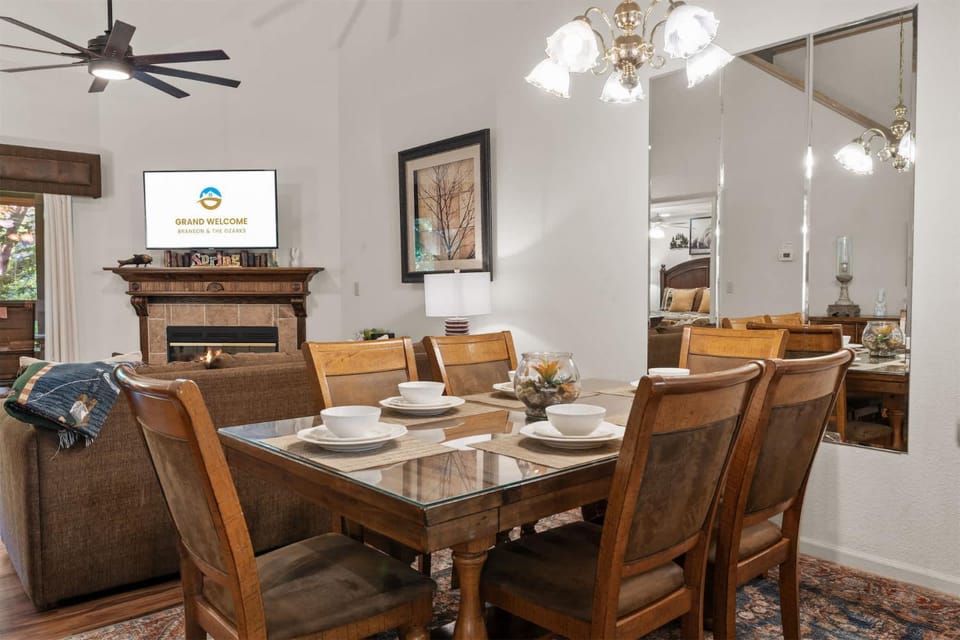 The Quiet Escape with Balcony House in Branson